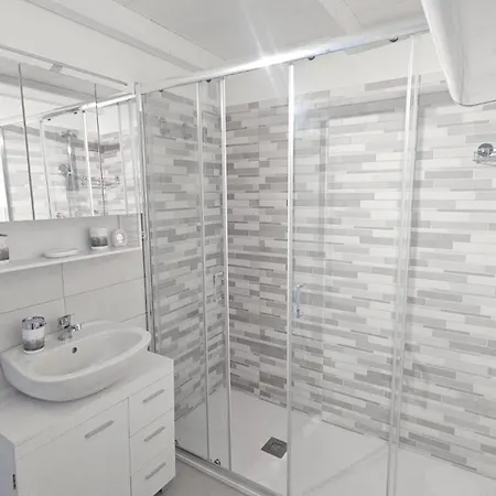 Appartamento Sea View House - *